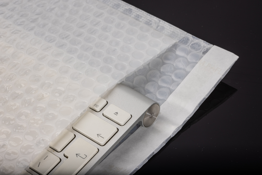 Compostable bubble wrap shipping materials